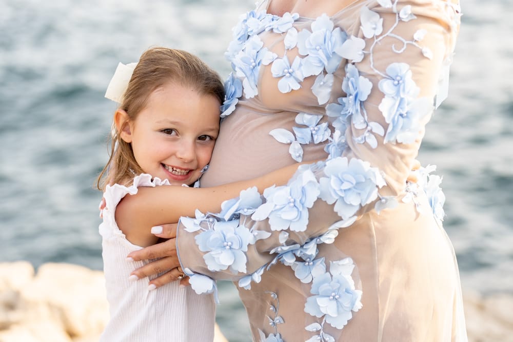 Votre shooting grossesse en famille à Marseille, montrer leur importance aux aînés en quelques clics... - séance photo de grossesse