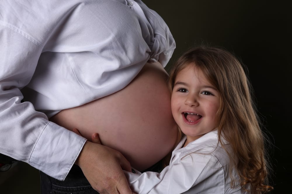 shooting grossesse en famille à Marseille